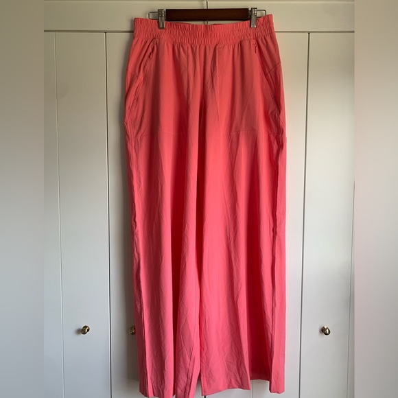 Lululemon Athletica Swift Mid-Rise Wide-Leg Pant Pink
Size 10 - Picture 2 of 6